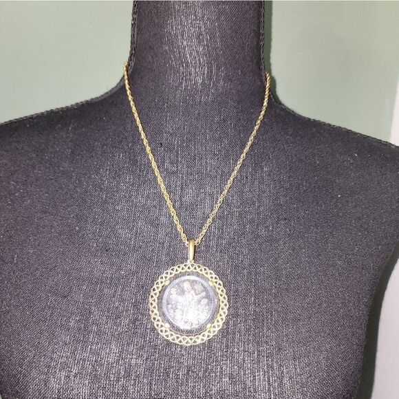 VTG. CROWN TRIFARI INTAGLIO VIRGO THE VIRGIN GOLD TONE TWISTED NECKLACE - Picture 7 of 10
